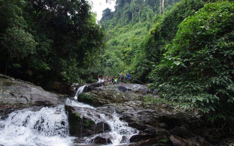 Thác Ba Đờ Phọt - Điểm Du Lịch Mang Vẻ Đẹp Hoang Sơ Ngay Tại Đà Nẵng