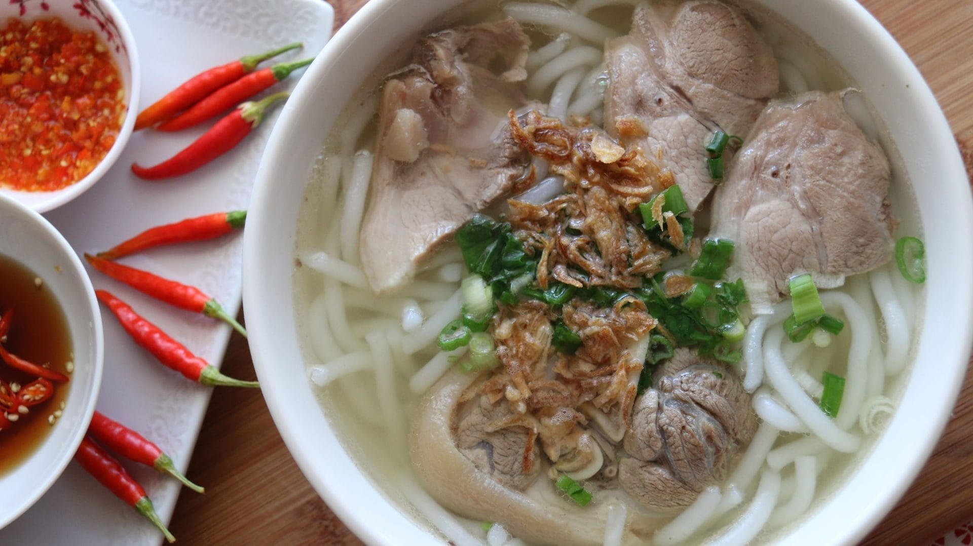 Bánh canh xương Mắt Heo