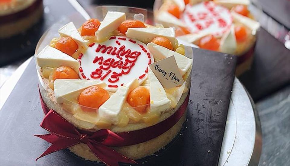 alt text: Bánh ngọt tại Vàng Nâu Cake Studio